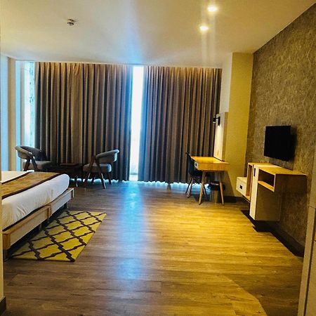 Hotel Sakura Gold Gurgaon Zewnętrze zdjęcie