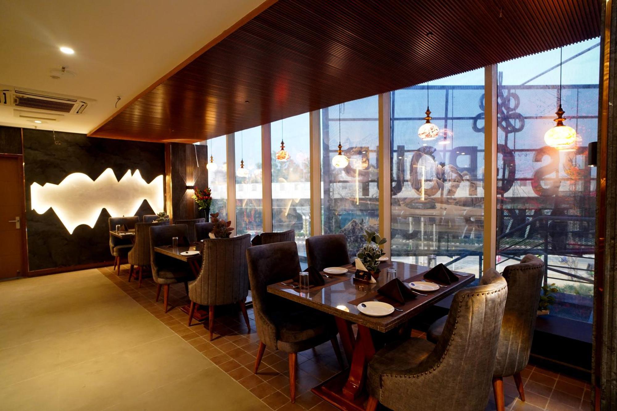 Hotel Sakura Gold Gurgaon Zewnętrze zdjęcie