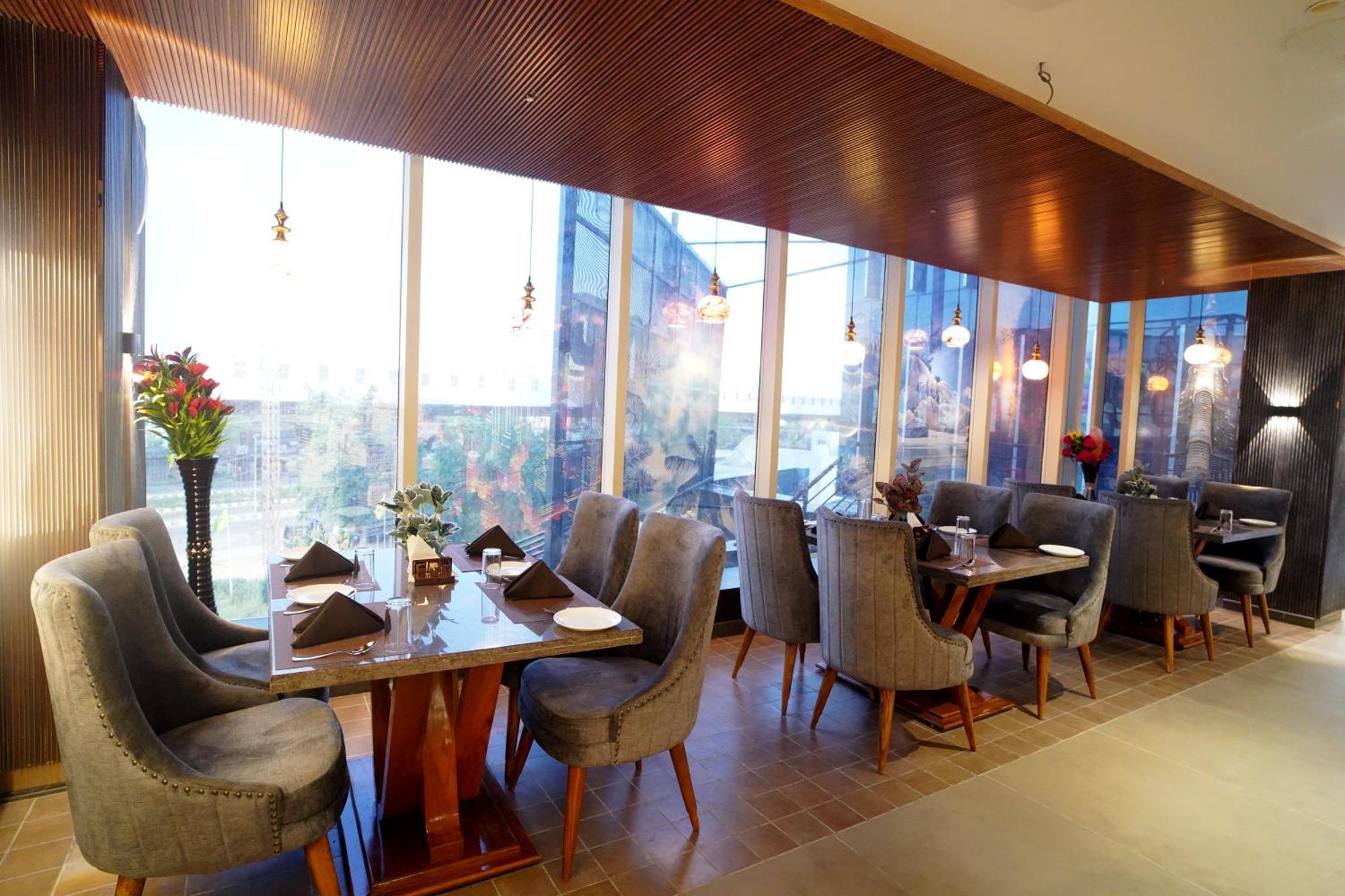 Hotel Sakura Gold Gurgaon Zewnętrze zdjęcie