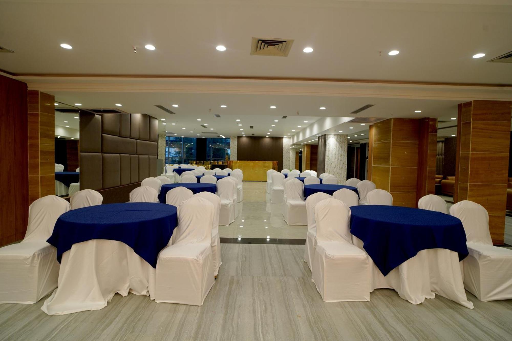 Hotel Sakura Gold Gurgaon Zewnętrze zdjęcie