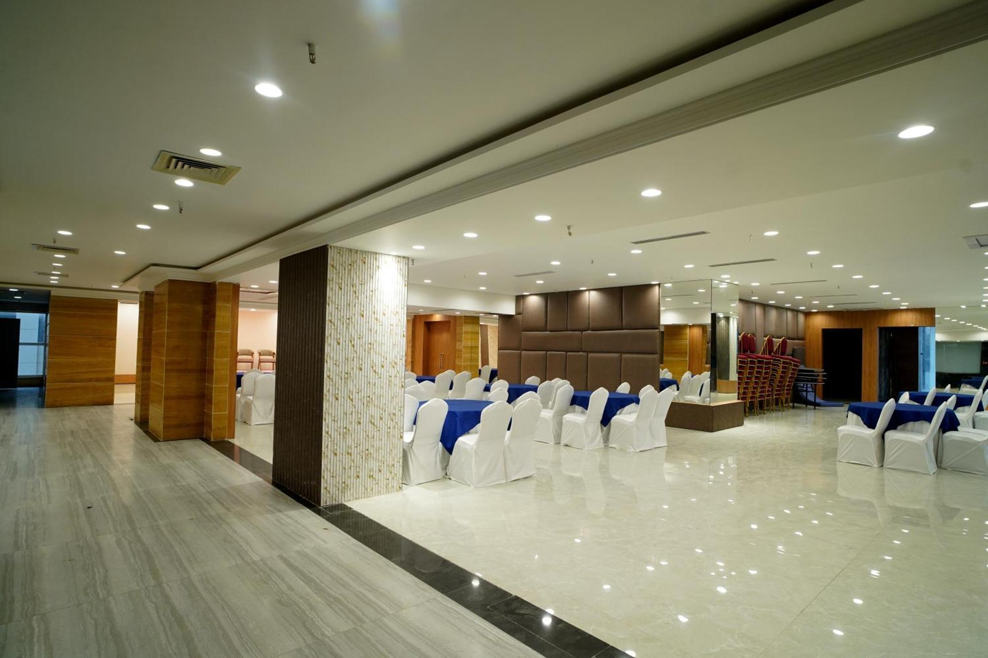 Hotel Sakura Gold Gurgaon Zewnętrze zdjęcie