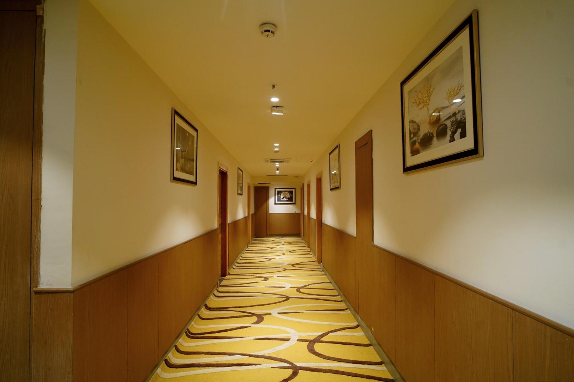 Hotel Sakura Gold Gurgaon Zewnętrze zdjęcie