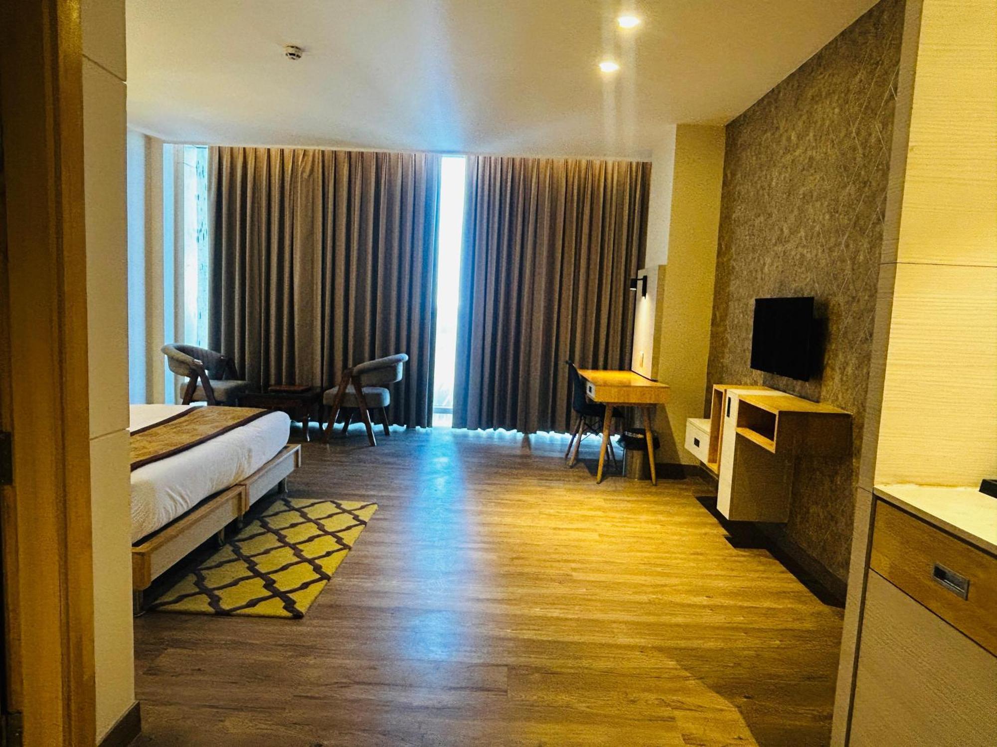 Hotel Sakura Gold Gurgaon Zewnętrze zdjęcie