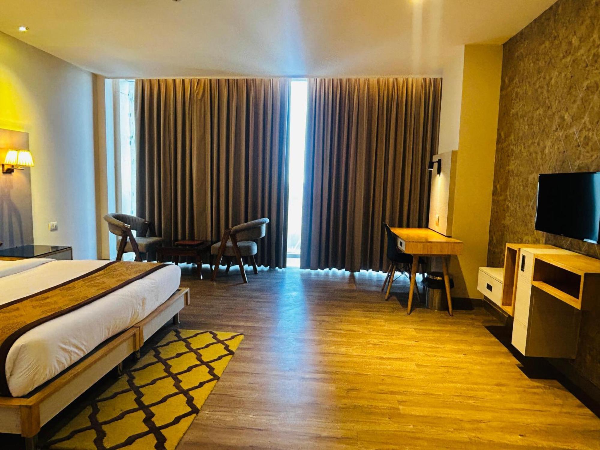 Hotel Sakura Gold Gurgaon Zewnętrze zdjęcie