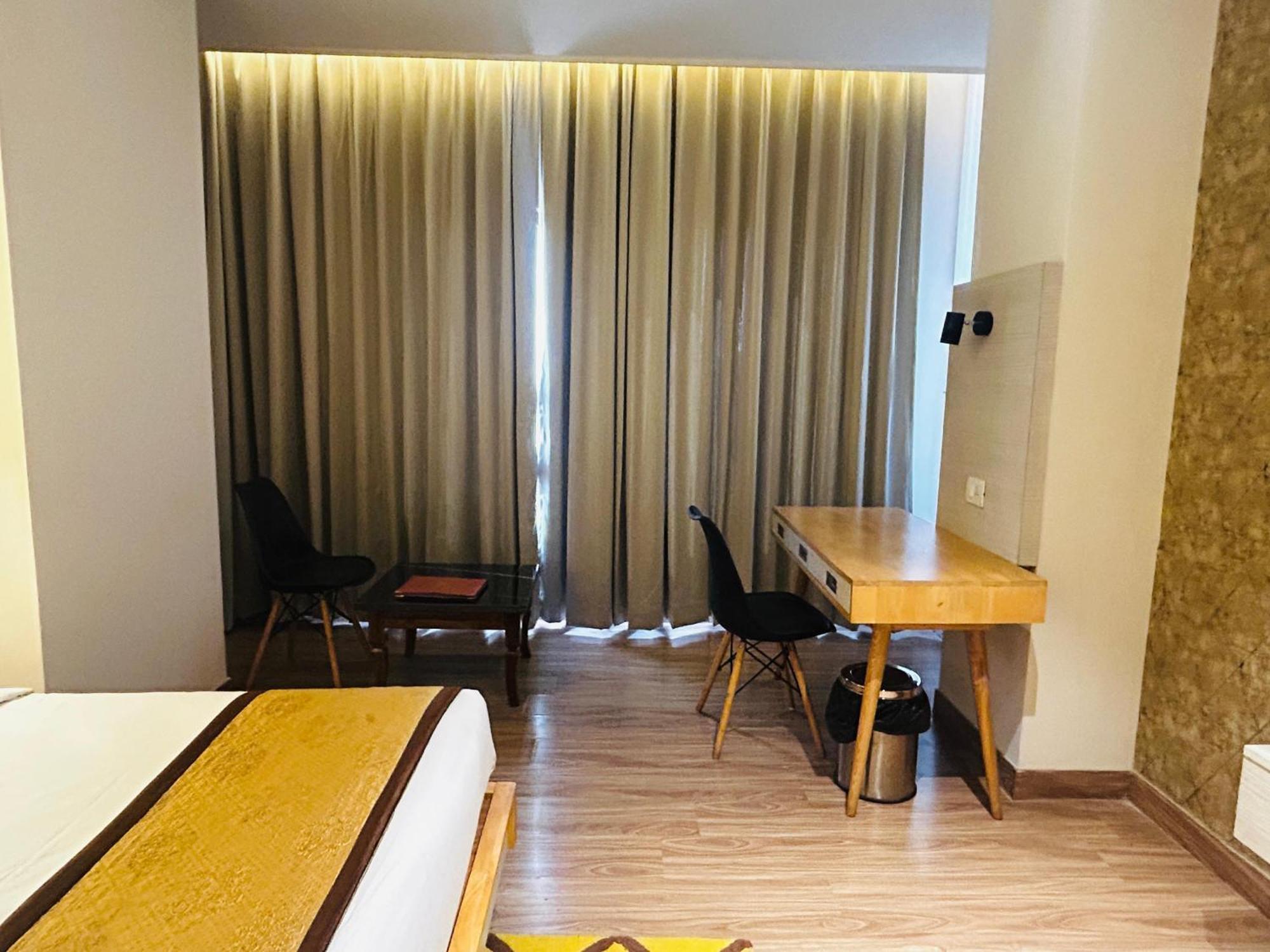 Hotel Sakura Gold Gurgaon Zewnętrze zdjęcie