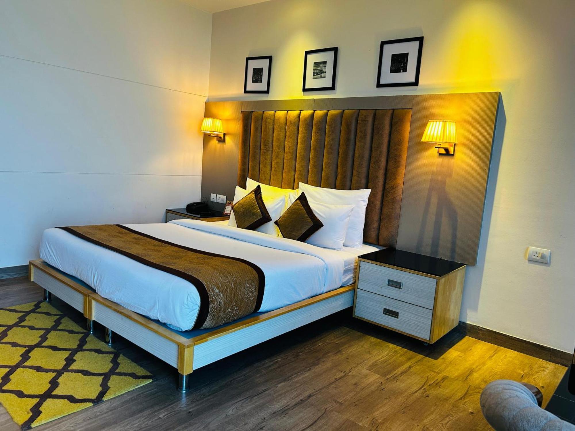 Hotel Sakura Gold Gurgaon Zewnętrze zdjęcie